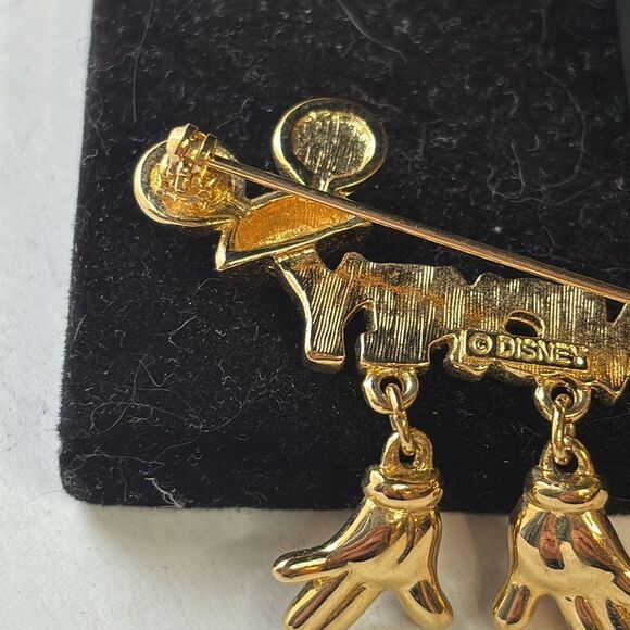 Vintage Disney’s Mickey Mouse Ears Gold tone Dangle Gloves pin brooch - Picture 4 of 5